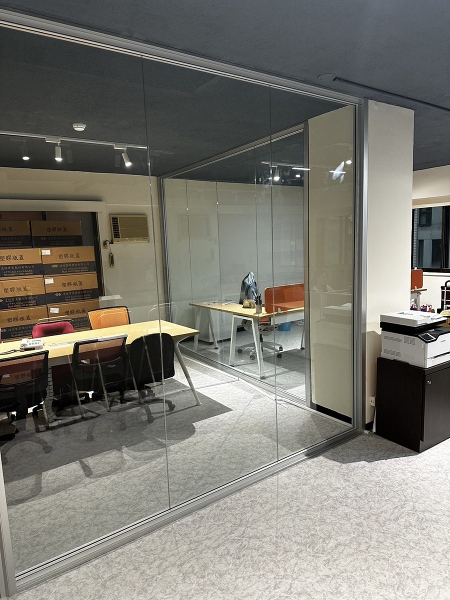 某企業・辦公室